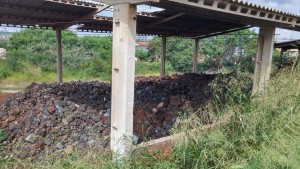 Em Cornélio Procópio a empresa faliu e o passivo está abandonado e acessível para crianças brincarem