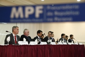 Coletiva de imprensa com procuradores da força-tarefa Lava Jato web