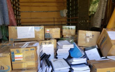 Arapongas – Um caminhão de documentos é retirado no Honpar após busca e apreensão